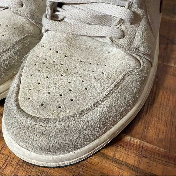 Men's Air Jordan 1 Mid Shoes, Size 10.5 - Picture 4 of 10